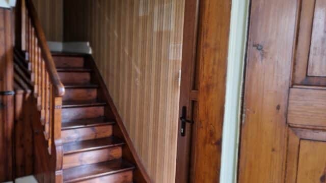 PHOTO 1 RUE HOHLANDSBOURG ENTREE ESCALIER