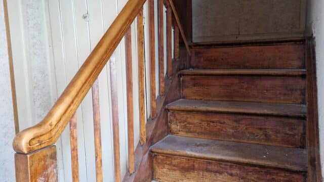 PHOTO ESCALIER COULOIR